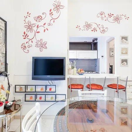 Apartment Colorful Como